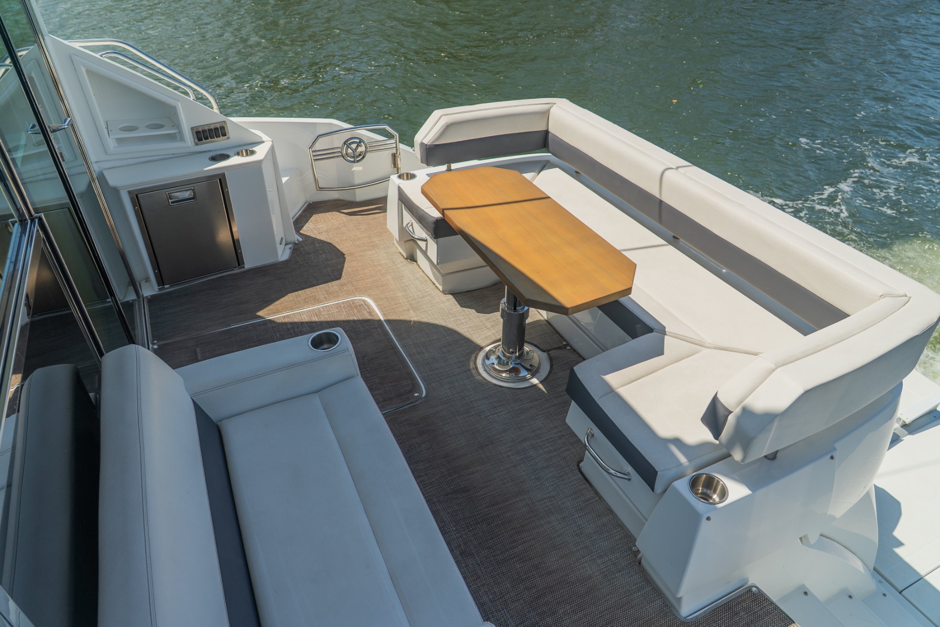 Yacht Photo 11
